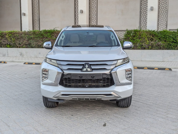 Mitsubishi Montero 2020/ White LHD Petrol AT SUV 4WD