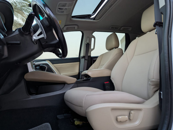 Mitsubishi Montero 2020/ White LHD Petrol AT SUV 4WD view 2