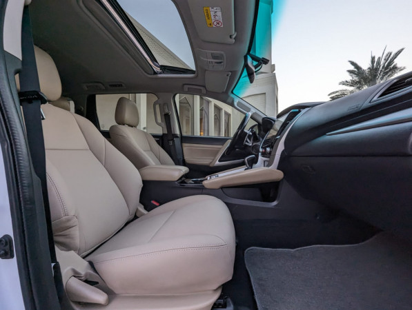 Mitsubishi Montero 2020/ White LHD Petrol AT SUV 4WD view 3