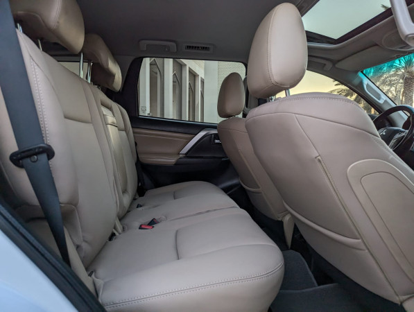 Mitsubishi Montero 2020/ White LHD Petrol AT SUV 4WD view 10