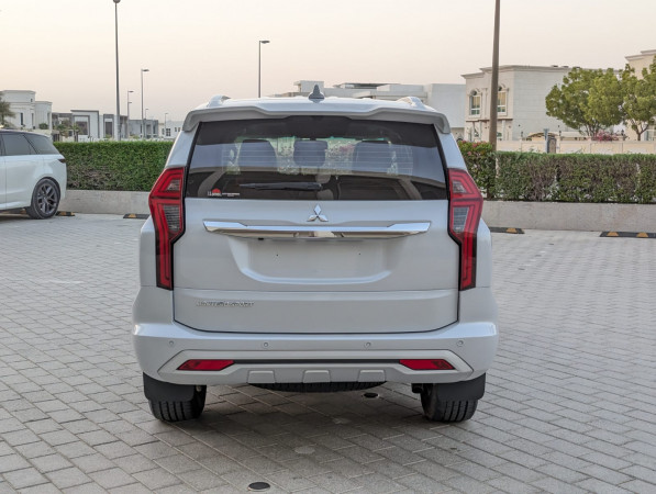 Mitsubishi Montero 2020/ White LHD Petrol AT SUV 4WD view 12