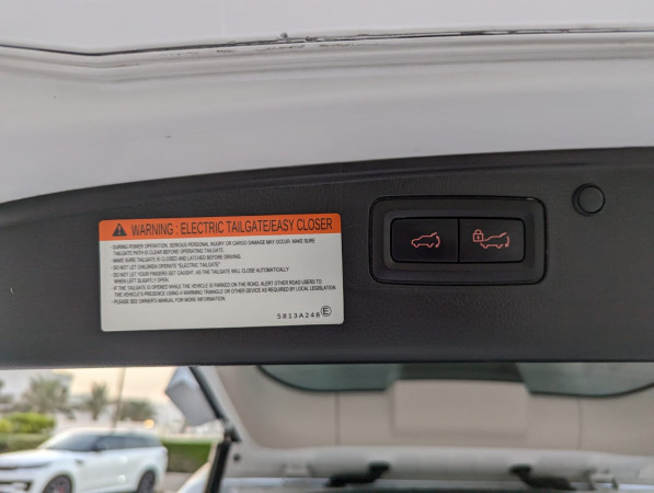 Mitsubishi Montero 2020/ White LHD Petrol AT SUV 4WD view 14
