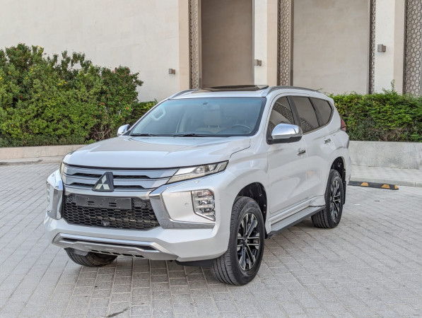 Mitsubishi Montero 2020/ White LHD Petrol AT SUV 4WD view 16