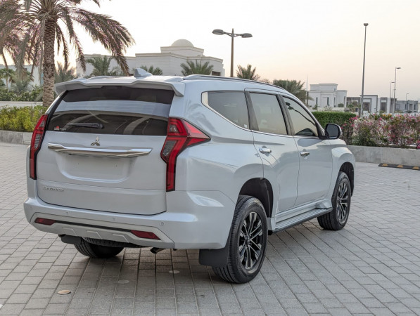 Mitsubishi Montero 2020/ White LHD Petrol AT SUV 4WD view 19