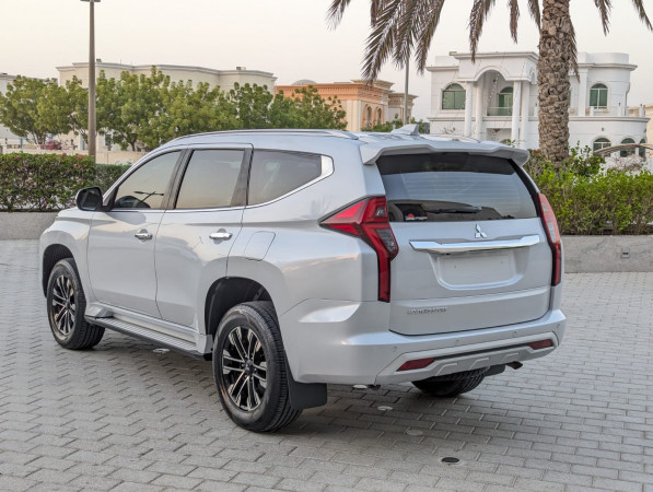 Mitsubishi Montero 2020/ White LHD Petrol AT SUV 4WD view 20