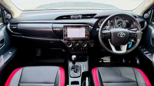 Toyota Hilux 2023/ Silver RHD Diesel AT Pickup 4WD view 2
