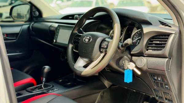 Toyota Hilux 2023/ Silver RHD Diesel AT Pickup 4WD view 3