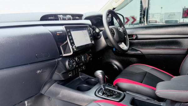 Toyota Hilux 2023/ Silver RHD Diesel AT Pickup 4WD view 4