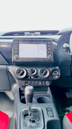 Toyota Hilux 2023/ Silver RHD Diesel AT Pickup 4WD view 6
