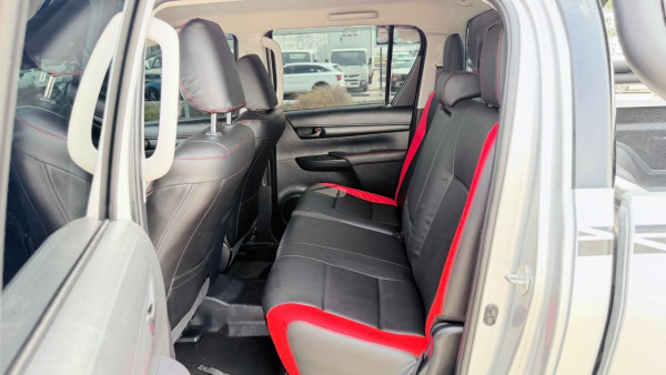 Toyota Hilux 2023/ Silver RHD Diesel AT Pickup 4WD view 8