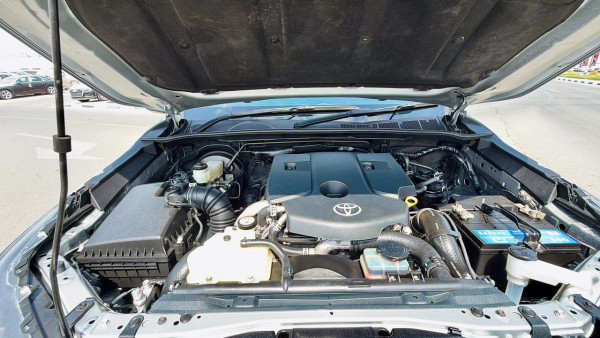 Toyota Hilux 2023/ Silver RHD Diesel AT Pickup 4WD view 9