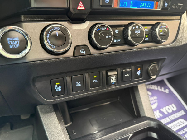 Toyota Tacoma 2023/ Green LHD Petrol AT Pickup 4WD view 5