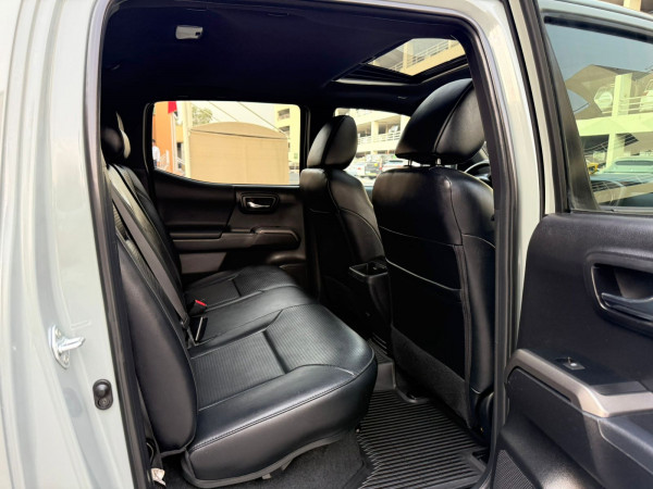 Toyota Tacoma 2023/ Green LHD Petrol AT Pickup 4WD view 7