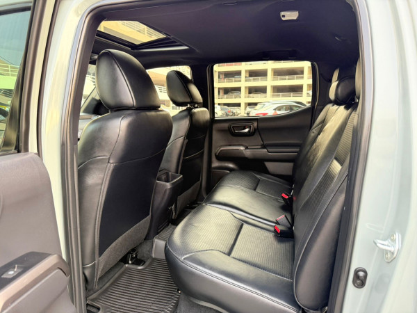 Toyota Tacoma 2023/ Green LHD Petrol AT Pickup 4WD view 8