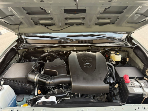 Toyota Tacoma 2023/ Green LHD Petrol AT Pickup 4WD view 10