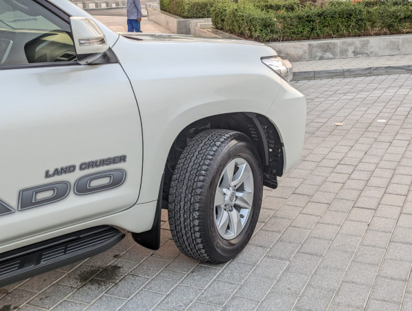 Toyota LAND CRUISER PRADO 2023  White LHD Petrol AT SUV 4WD view 20