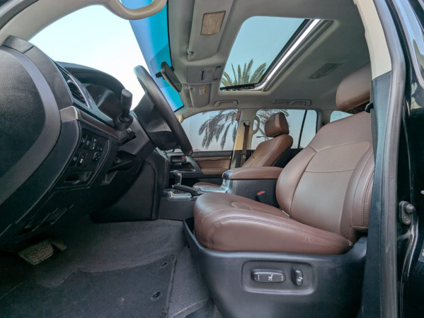 Toyota Land Cruiser 2018  Black LHD Diesel AT SUV 4WD view 2