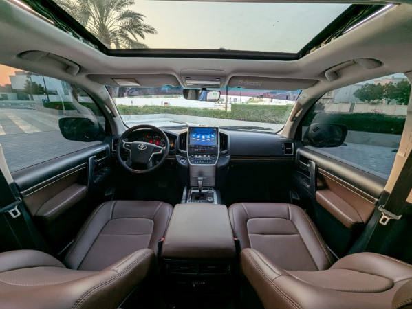 Toyota Land Cruiser 2018  Black LHD Diesel AT SUV 4WD view 3