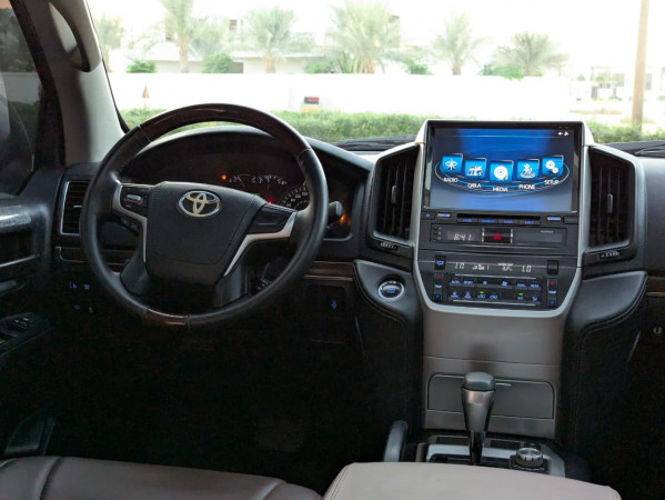 Toyota Land Cruiser 2018  Black LHD Diesel AT SUV 4WD view 4