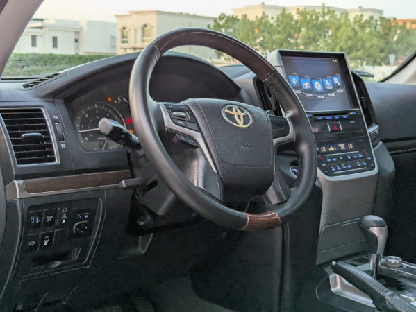 Toyota Land Cruiser 2018  Black LHD Diesel AT SUV 4WD view 7