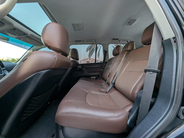 Toyota Land Cruiser 2018  Black LHD Diesel AT SUV 4WD view 11