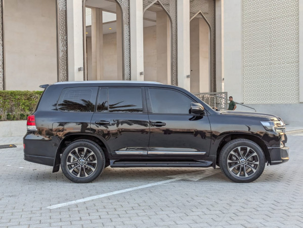 Toyota Land Cruiser 2018  Black LHD Diesel AT SUV 4WD view 16