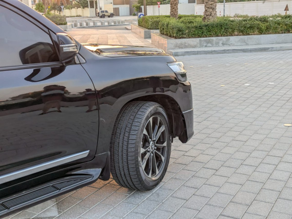 Toyota Land Cruiser 2018  Black LHD Diesel AT SUV 4WD view 19