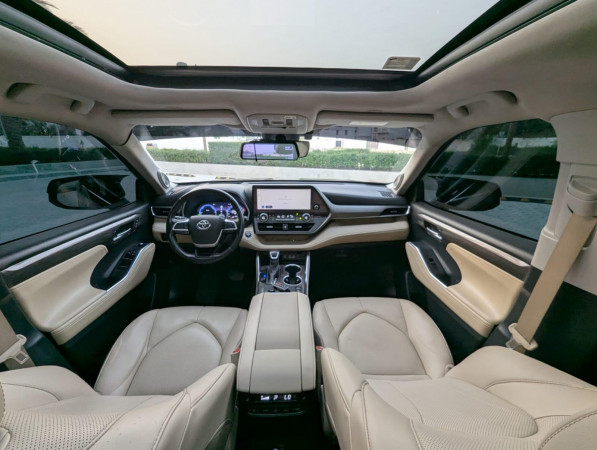 Toyota Highlander 2023/ Black LHD Hybrid AT SUV 4WD view 5