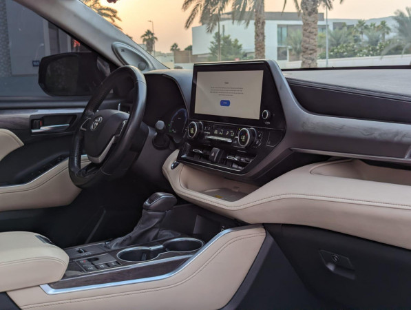 Toyota Highlander 2023/ Black LHD Hybrid AT SUV 4WD view 8