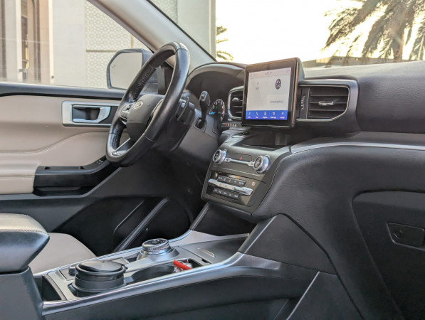 Ford Explorer 2020/ White LHD Petrol AT SUV 4WD view 6