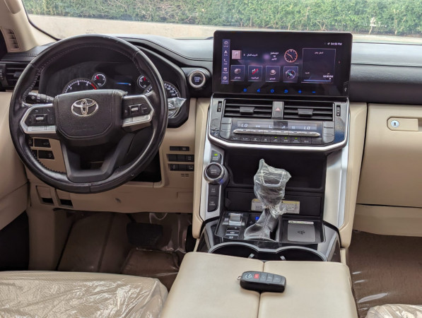 Toyota Land Cruiser 2022/ White LHD Diesel AT SUV 4WD view 2