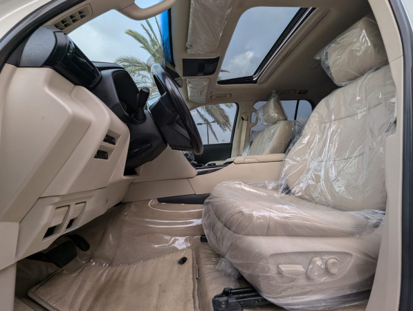 Toyota Land Cruiser 2022/ White LHD Diesel AT SUV 4WD view 6