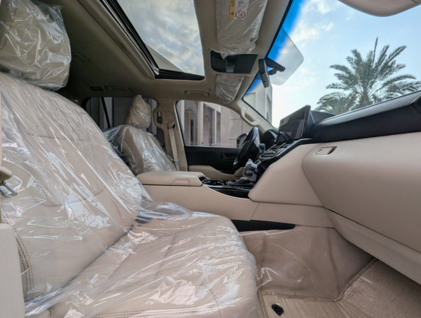 Toyota Land Cruiser 2022/ White LHD Diesel AT SUV 4WD view 9
