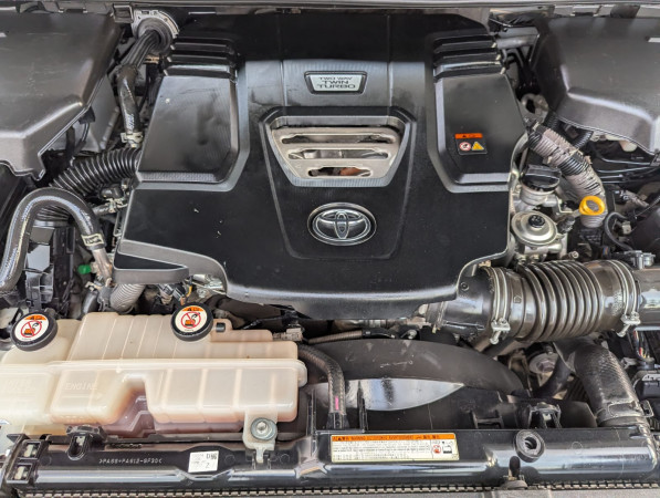 Toyota Land Cruiser 2022/ White LHD Diesel AT SUV 4WD view 10