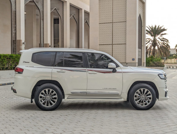 Toyota Land Cruiser 2022/ White LHD Diesel AT SUV 4WD view 14