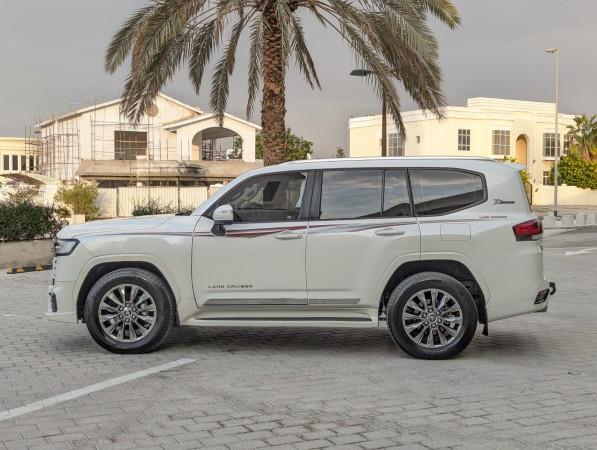 Toyota Land Cruiser 2022/ White LHD Diesel AT SUV 4WD view 15
