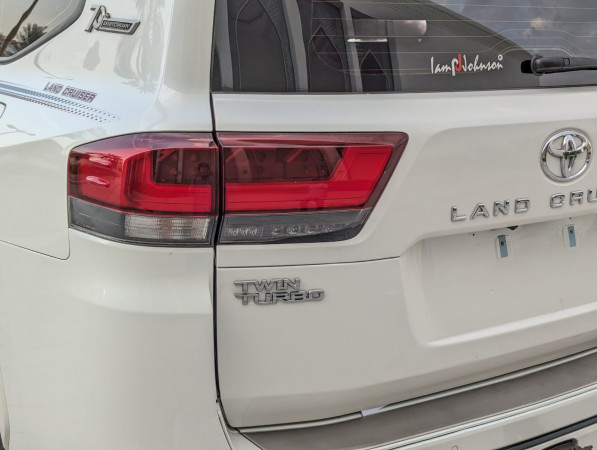 Toyota Land Cruiser 2022/ White LHD Diesel AT SUV 4WD view 16