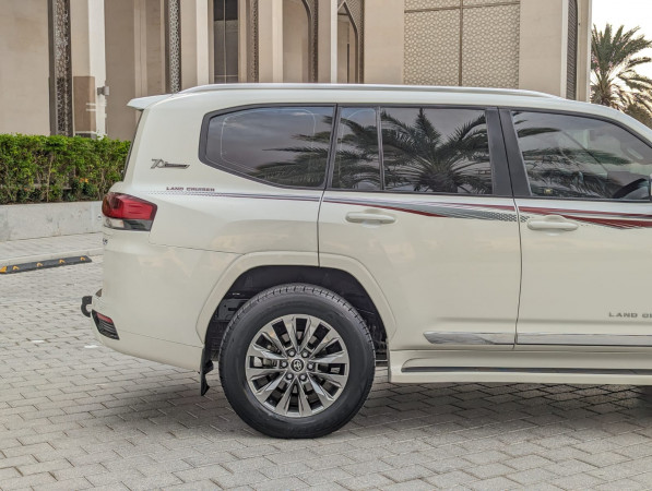 Toyota Land Cruiser 2022/ White LHD Diesel AT SUV 4WD view 17