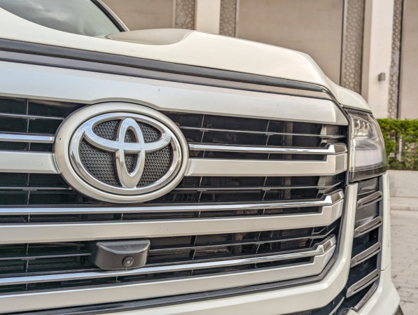 Toyota Land Cruiser 2022/ White LHD Diesel AT SUV 4WD view 18