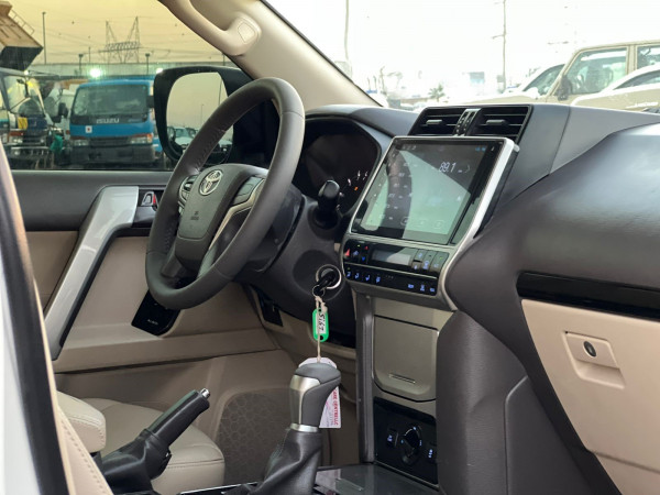 Toyota LAND CRUISER PRADO 2019/ White LHD Petrol AT SUV 4WD view 4