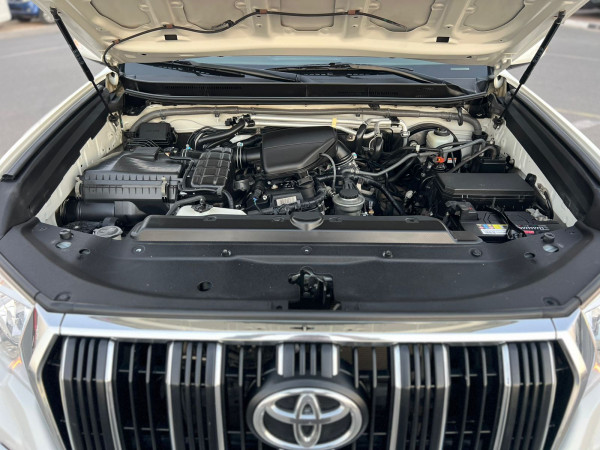 Toyota LAND CRUISER PRADO 2019/ White LHD Petrol AT SUV 4WD view 10