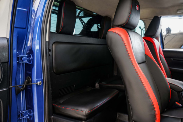 Toyota Hilux 2018  Blue RHD Diesel AT Pickup 2WD view 6