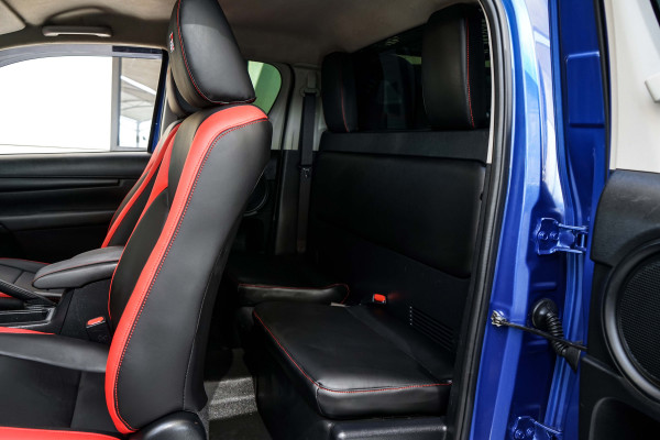 Toyota Hilux 2018  Blue RHD Diesel AT Pickup 2WD view 8