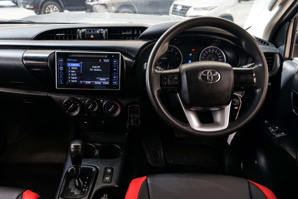 Toyota Hilux 2018  Blue RHD Diesel AT Pickup 2WD view 9