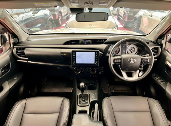 Toyota Hilux 2023  White RHD Diesel AT Pickup 4WD view 6