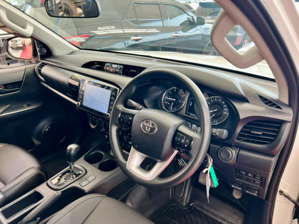 Toyota Hilux 2023  White RHD Diesel AT Pickup 4WD view 21