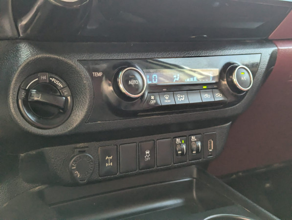Toyota Hilux 2020/ White LHD Diesel AT Pickup 4WD view 3