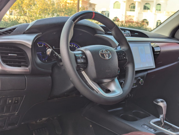 Toyota Hilux 2020/ White LHD Diesel AT Pickup 4WD view 5