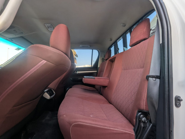 Toyota Hilux 2020/ White LHD Diesel AT Pickup 4WD view 9