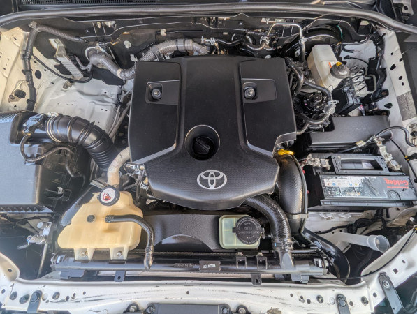 Toyota Hilux 2020/ White LHD Diesel AT Pickup 4WD view 10